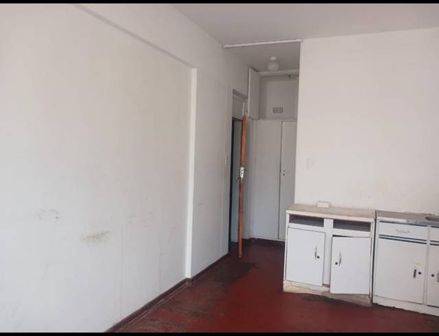 1 BEDROOM APARTMENT FOR SALE IN HILLBROW